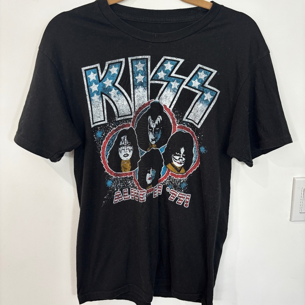 KISS “Alive in ’77” Graphic Tee • Black • Size M